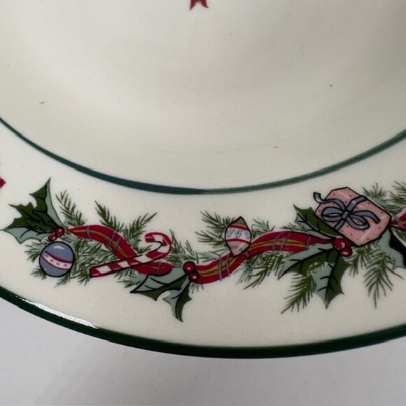 The Cellar O'Tannenbaum, 1 Large Rim Soup Bowl, Holly & Ribbon Border Christmas - Picture 7 of 13